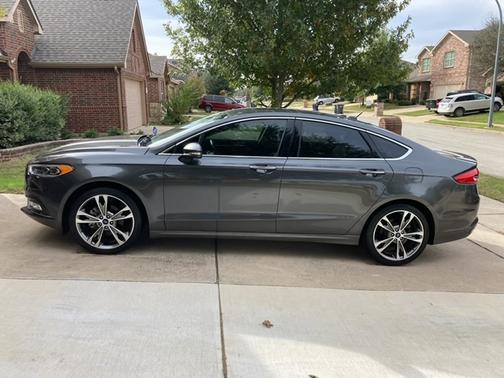 Photo 2 of 16 of 2017 Ford Fusion Titanium